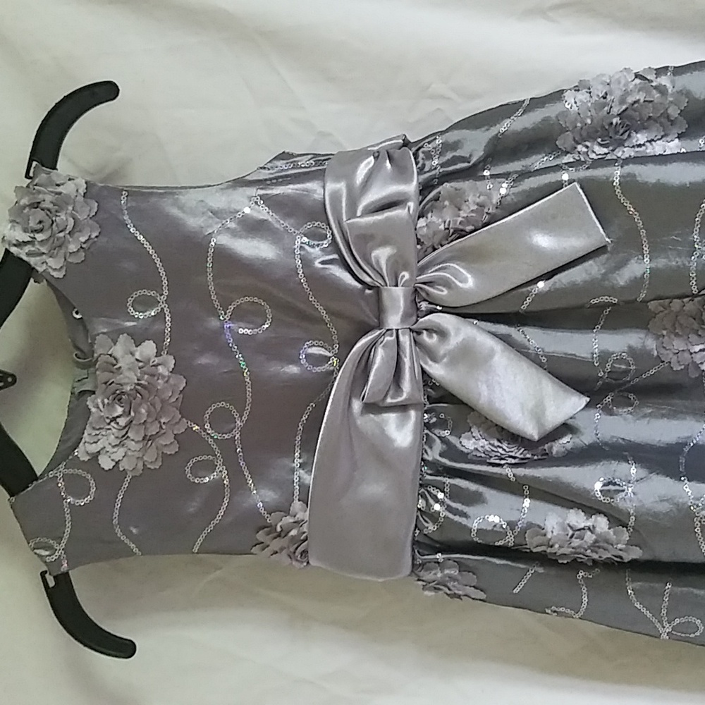 Dress - Picture 2 of 11